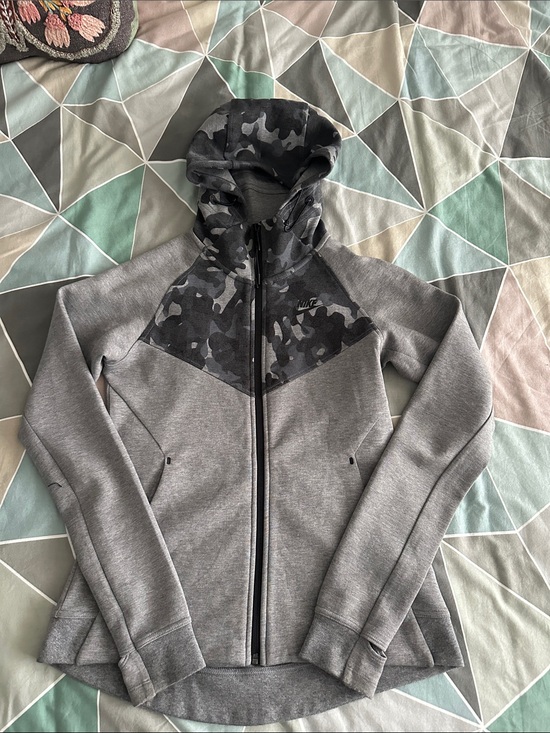 Nike Tops - Nike Women’s Gray Zip-Up Hoodie with Black Camo Yoke